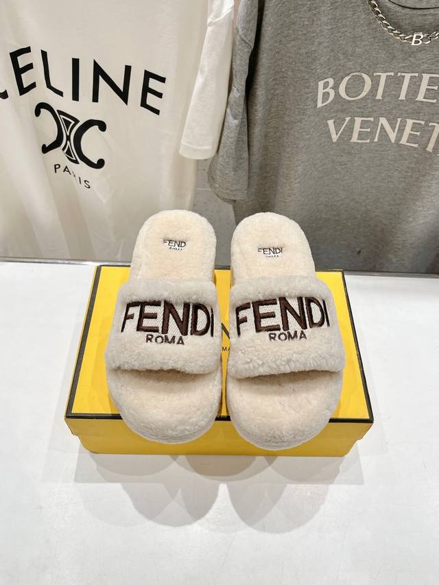 高版本出厂 Fendi*芬迪家2024Ss秋冬新款居家坡跟毛拖，真是好玩好看好萌哒 原版复刻精致电绣鞋面。进口顶级羊羔毛材料，蓬松柔软，不易变形。区别于市场次级